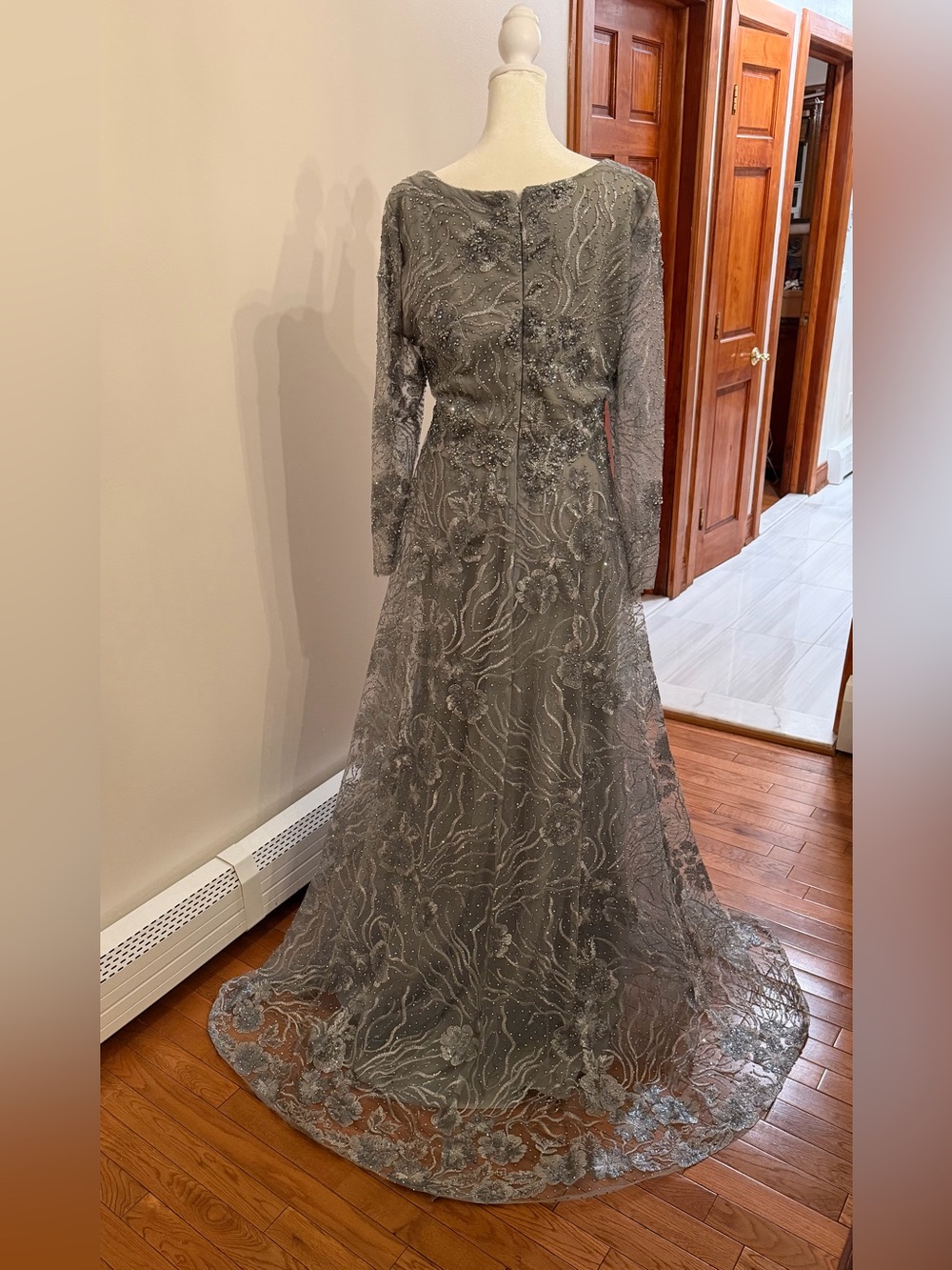 Mac Duggal 20285 Scoop Neck
Beaded Lace Dress Evening Gown, Formal Dress size 10 - Picture 9 of 15